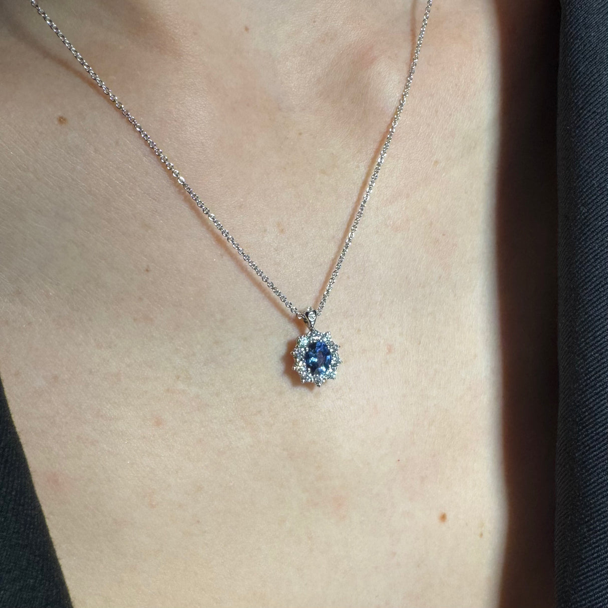 Girocollo Zaffiro Blu e Diamanti in Oro Bianco