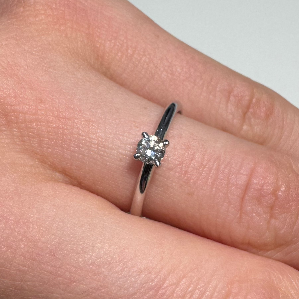 Anello Solitario in Oro Bianco