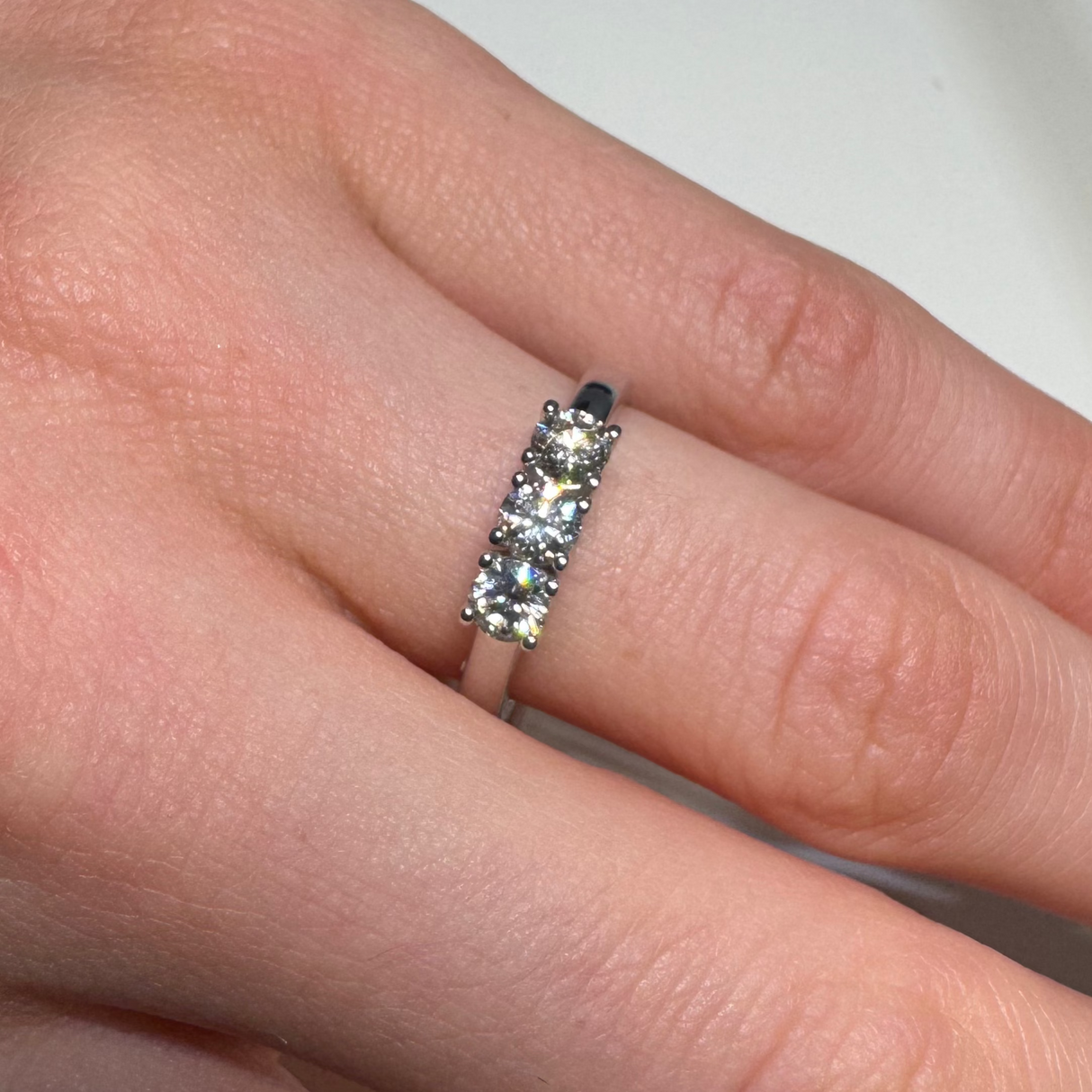 Anello trilogy 0.65kt in Oro bianco