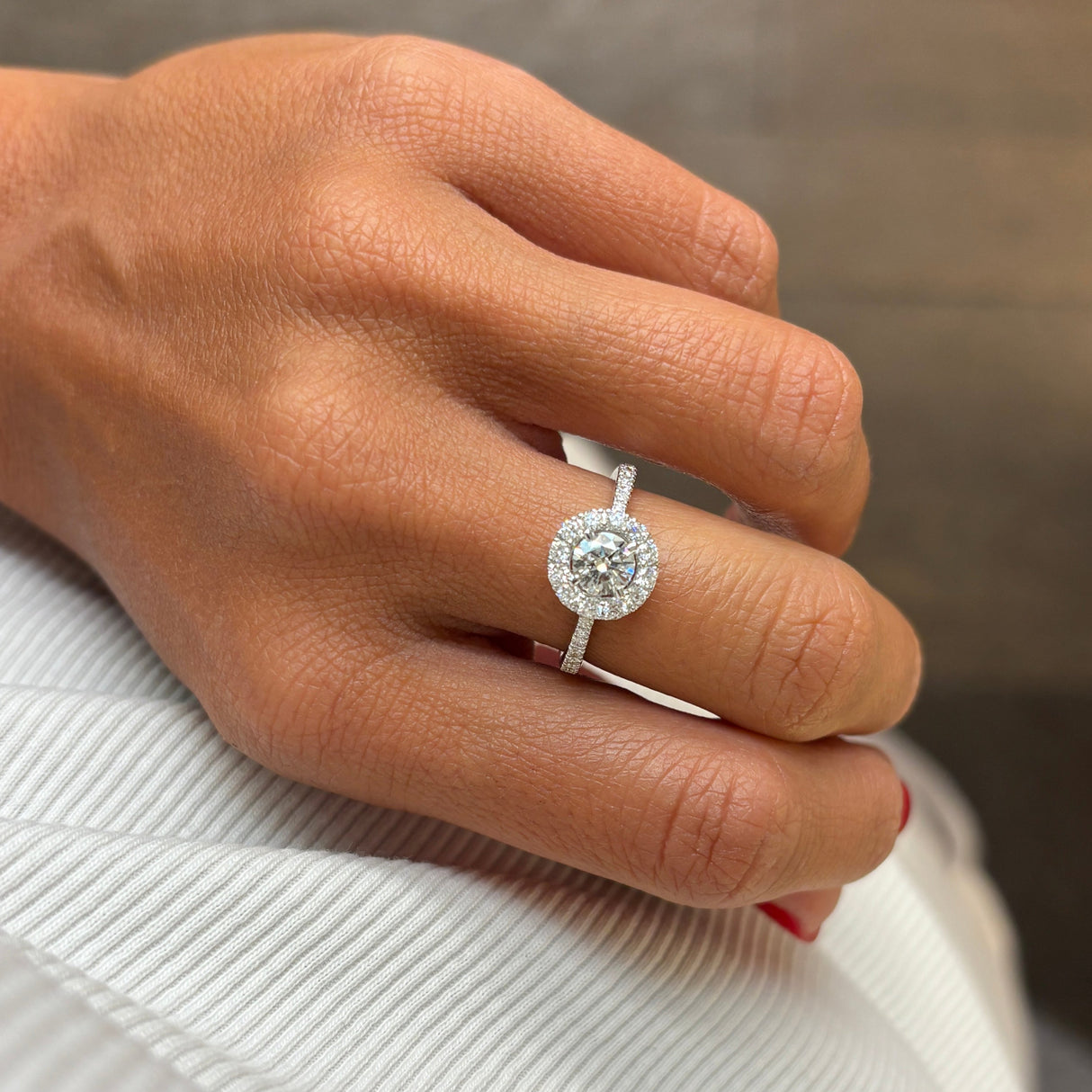 Anello Halo Oro bianco e Diamanti 0.59 GIA