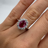 Anello con Rubino 1,25ct taglio Ovale e Diamanti