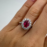 Anello con Rubino 1,42ct taglio Ovale e Diamanti