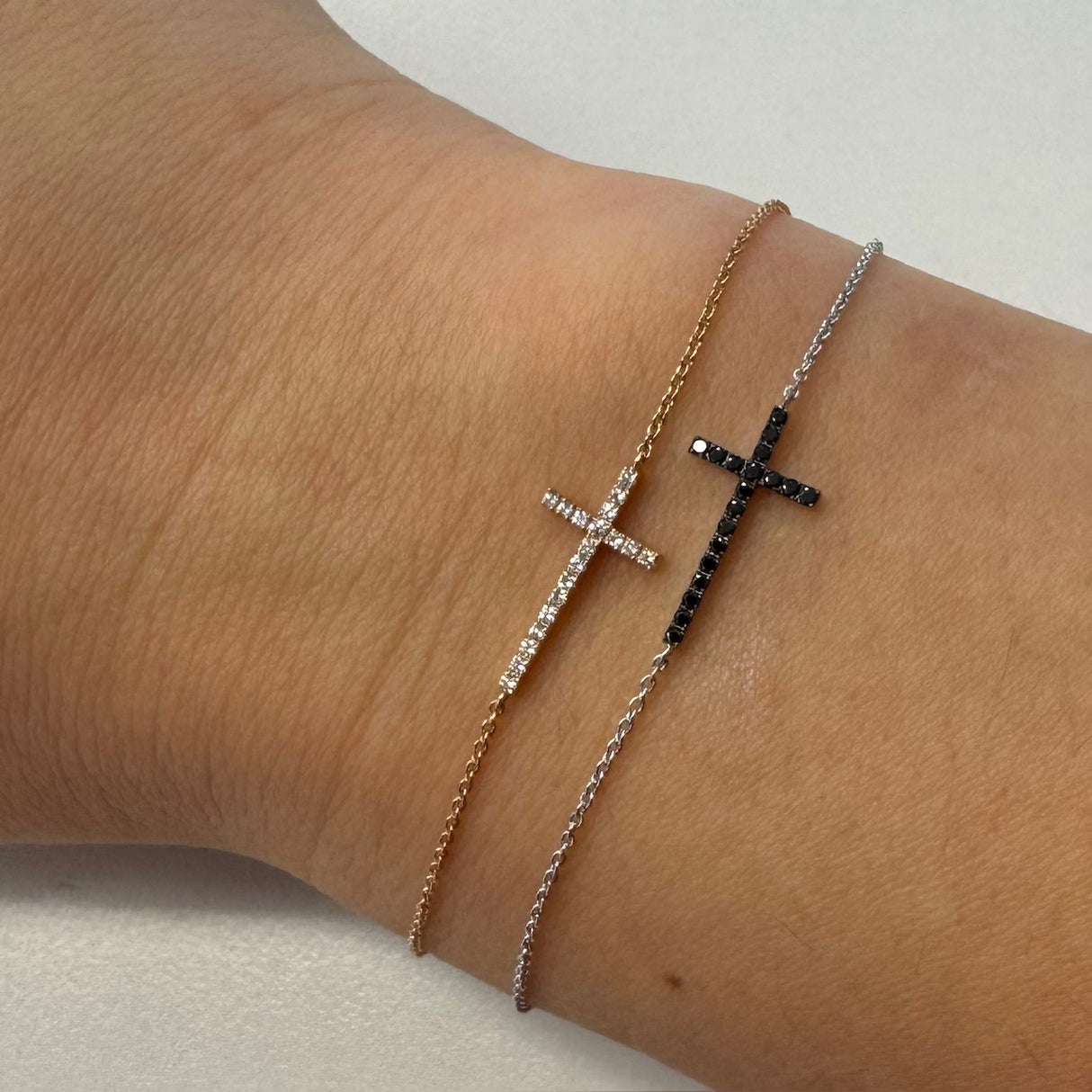 Bracciale Oro Bianco Croce in Diamanti Neri