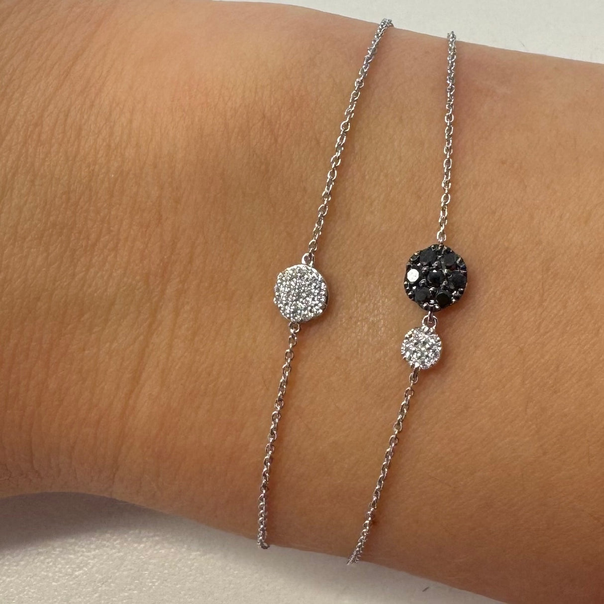 Bracciale con Diamanti Bianchi e Neri in Oro Bianco