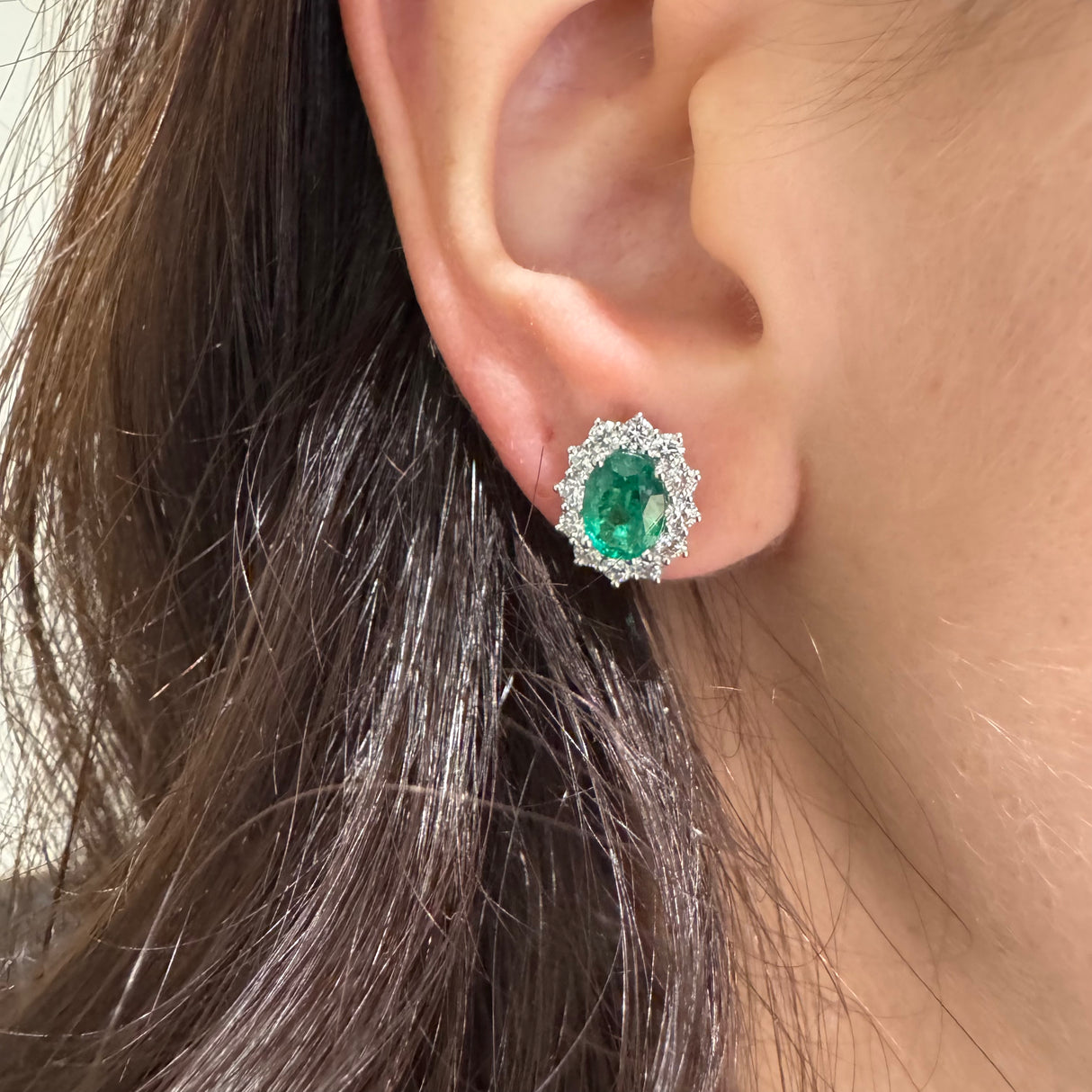 Orecchini Smeraldo Ovale 2.51kt e Diamanti