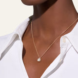 Collana Pendente Nudo Mini in Oro Rosa con Quarzo Milky e Diamanti