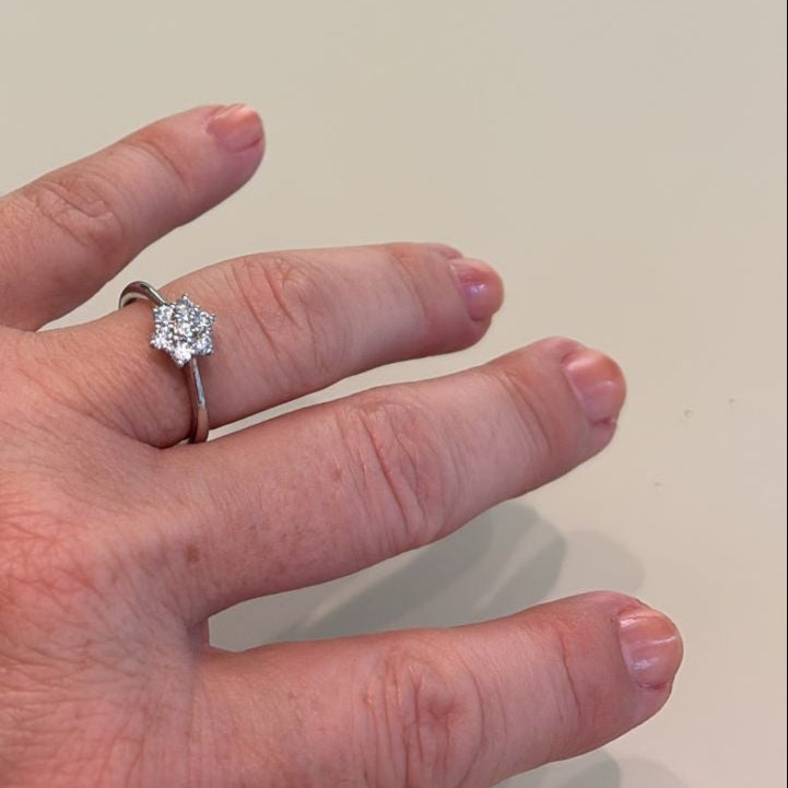 Anello Fiore con Diamanti 0.41kt in Oro Bianco