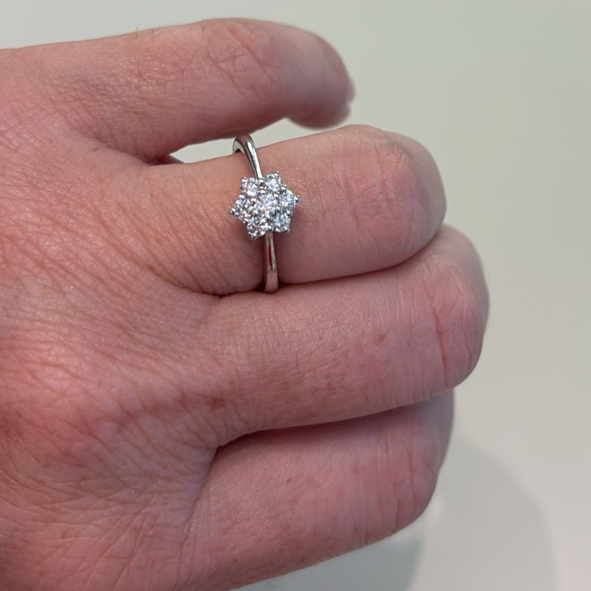 Anello Fiore con Diamanti 0.41kt in Oro Bianco