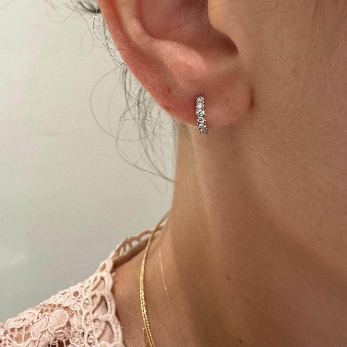 Orecchini Cerchi con Diamanti Bianchi 0.17ct in Oro Bianco