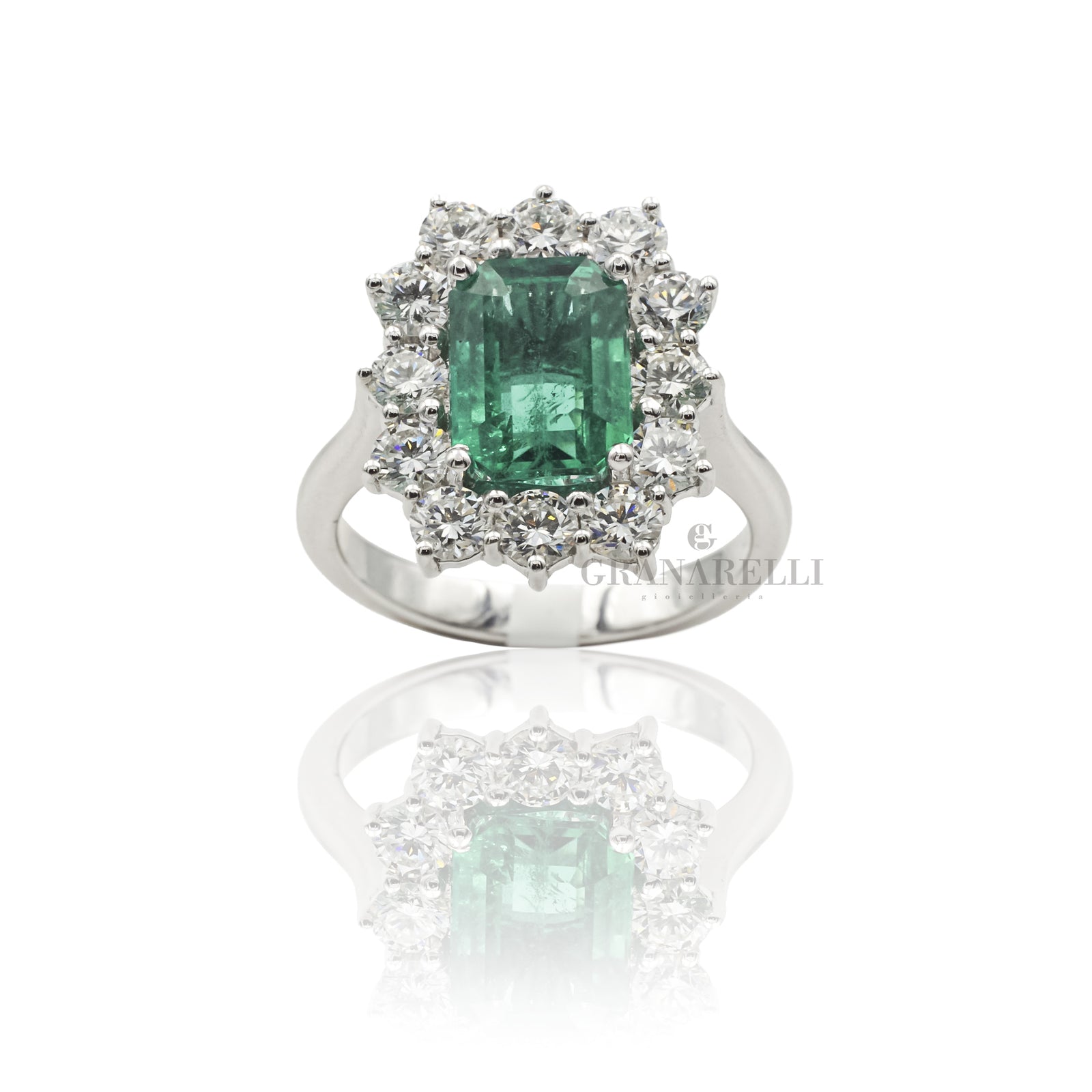 Anello in Oro Bianco con Smeraldo 2.22kt e Diamanti-Anelli-GRANARELLI-Gioielleria Granarelli