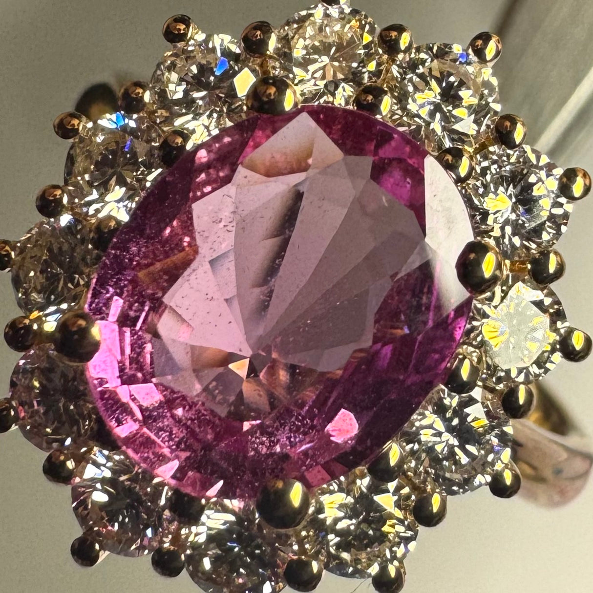 Anello in Oro Rosa con Zaffiro rosa 1.99kt e Diamanti