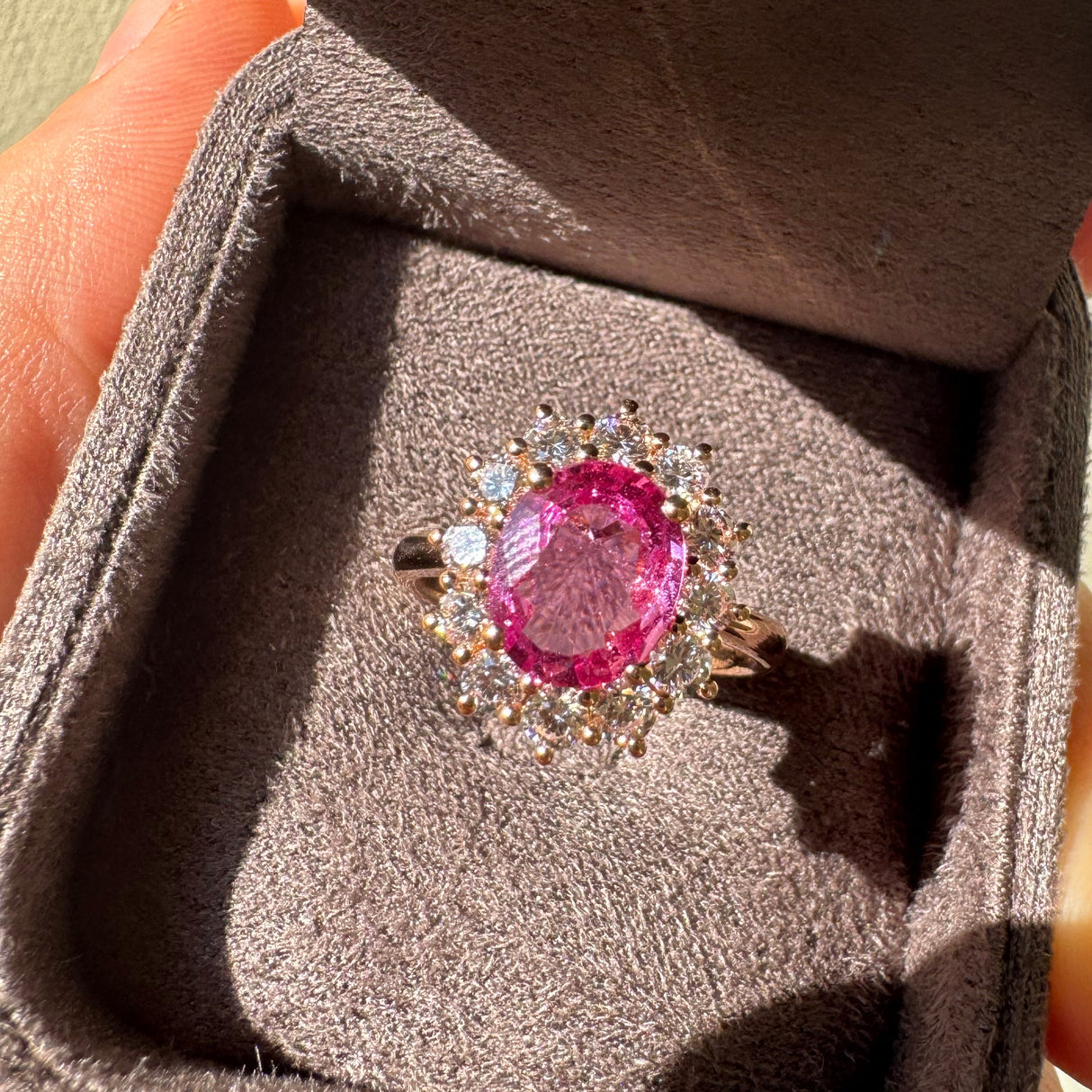 Anello in Oro Rosa con Zaffiro rosa 1.99kt e Diamanti