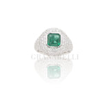 Anello in Oro Bianco con Smeraldo 1.65kt e pavè di Diamanti