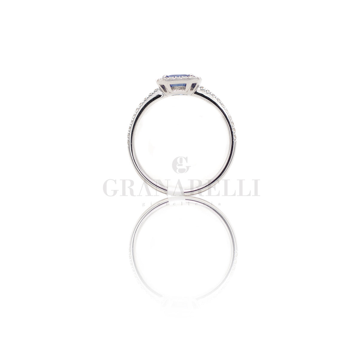 Anello in Oro Bianco con Zaffiro 0.99kt e Diamanti