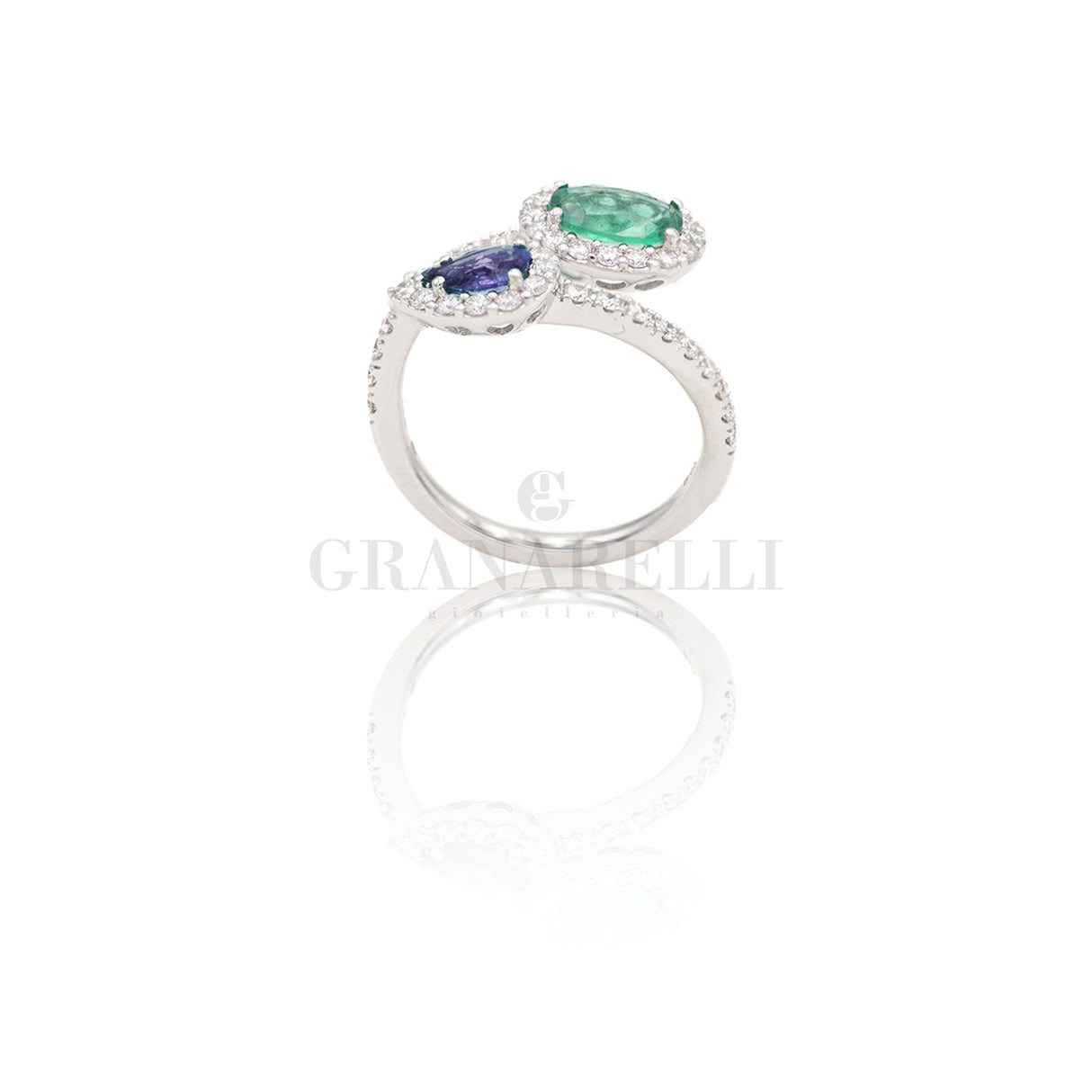 Anello doppio in Oro Bianco con Smeraldo 1.00kt e Zaffiro 0.38kt con Diamanti