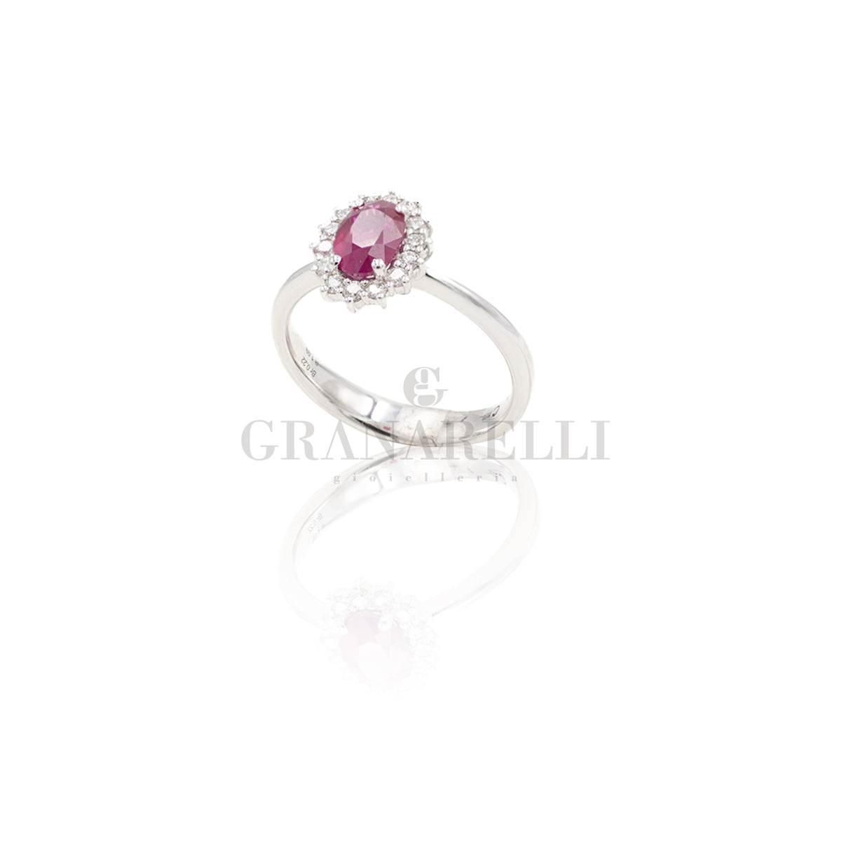 Anello con Rubino 1,09ct taglio Ovale e Diamanti