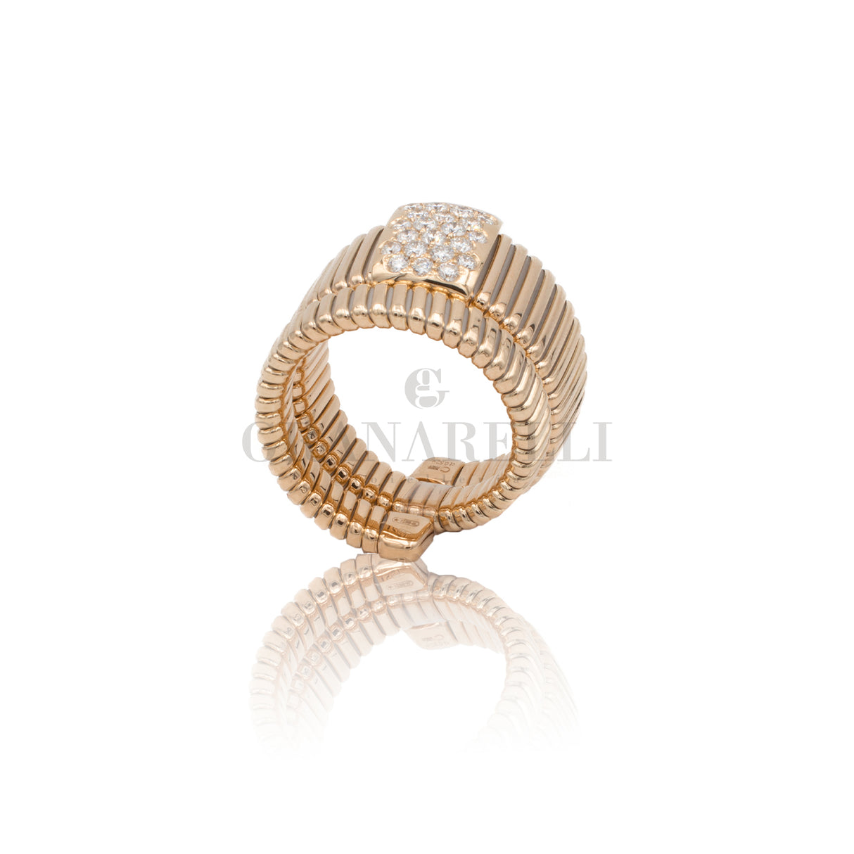 Twisted ring with diamonds in yellow gold