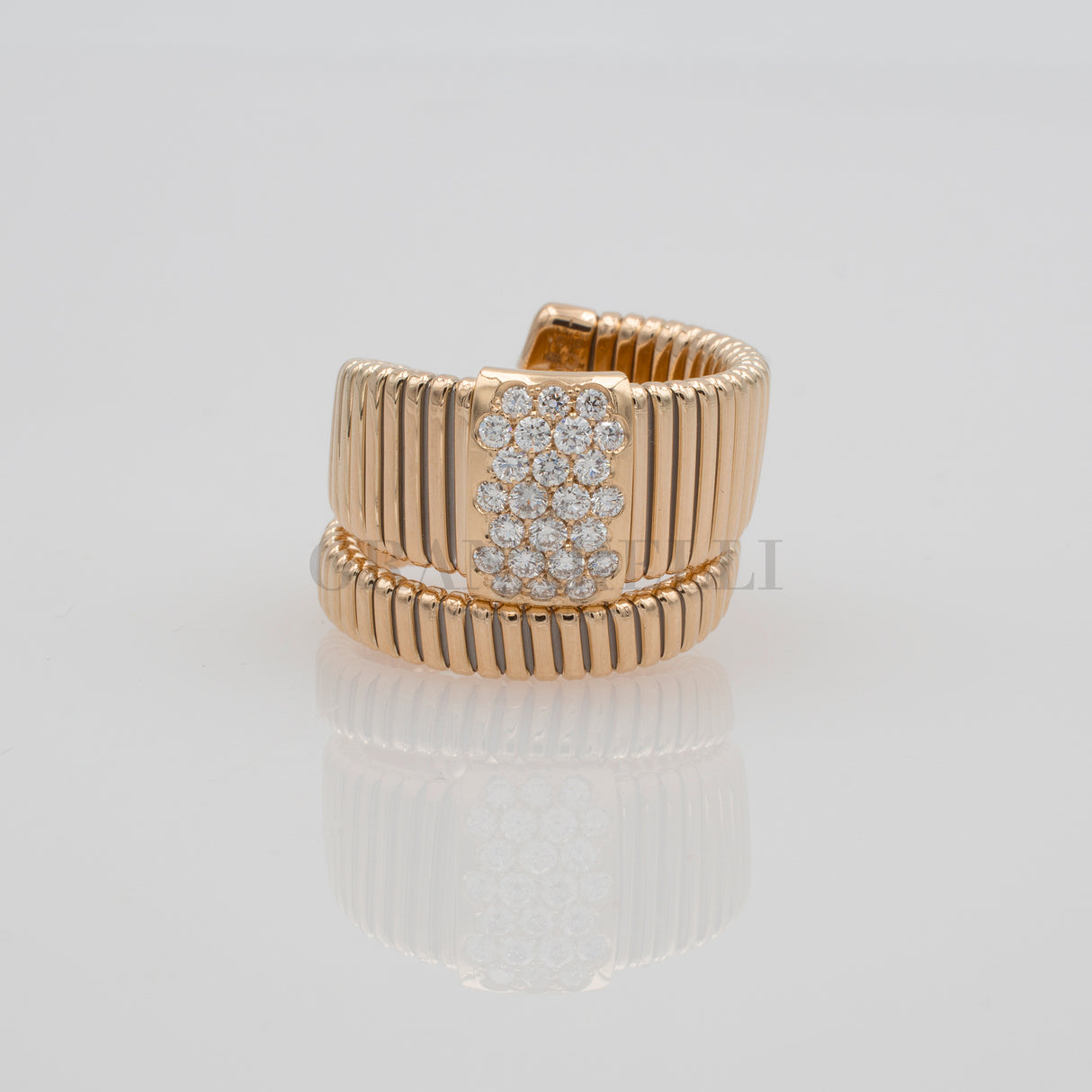 Twisted ring with diamonds in yellow gold