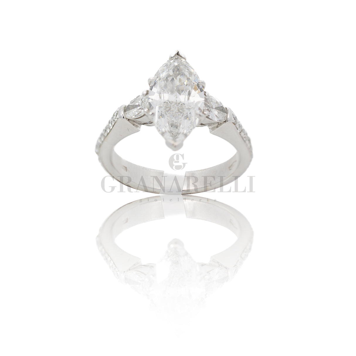 Anello Solitario Diamante Navette In Oro Bianco
