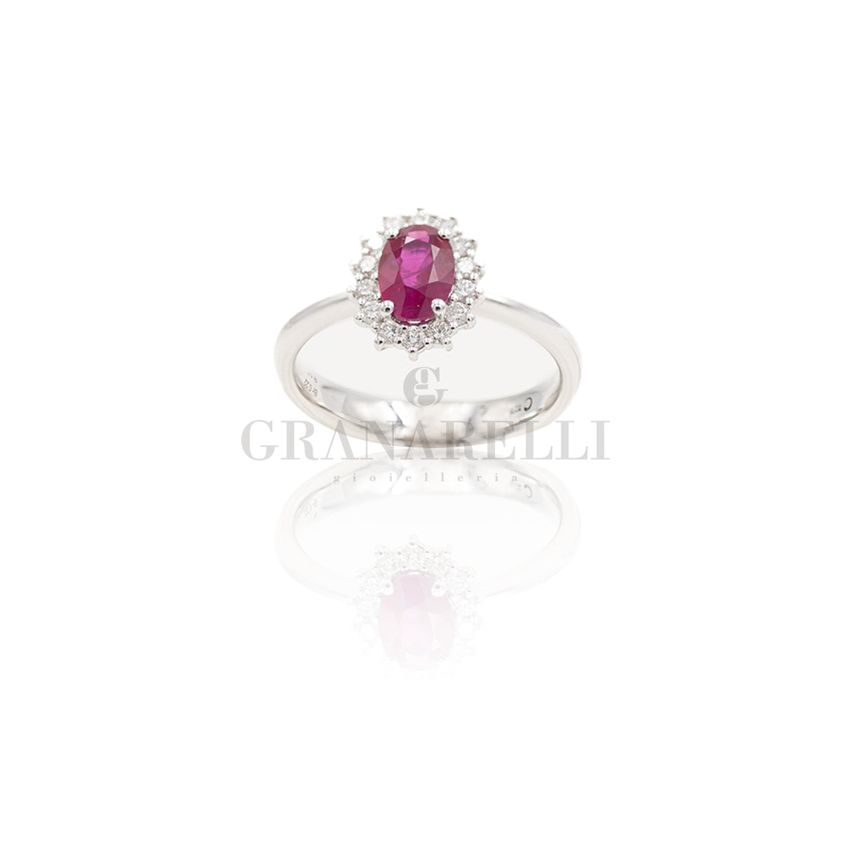 Anello con Rubino 1,09ct taglio Ovale e Diamanti