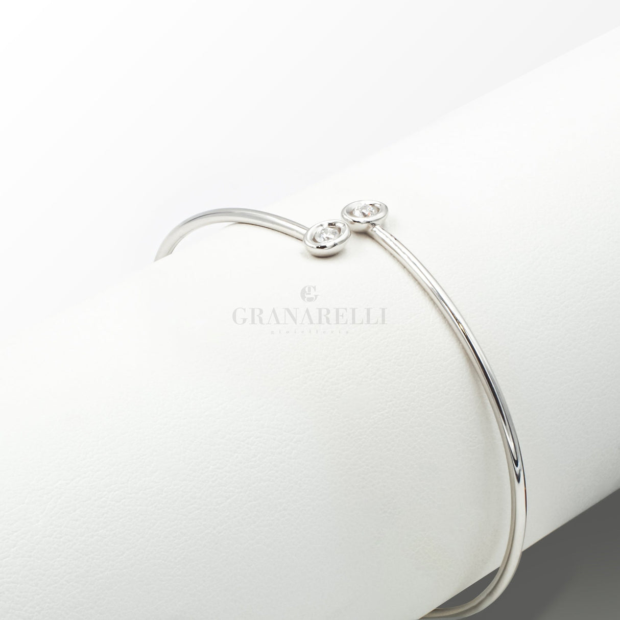 Bracciale bangle con Diamanti in Oro Bianco-Bracciali-CRIVELLI-Gioielleria Granarelli